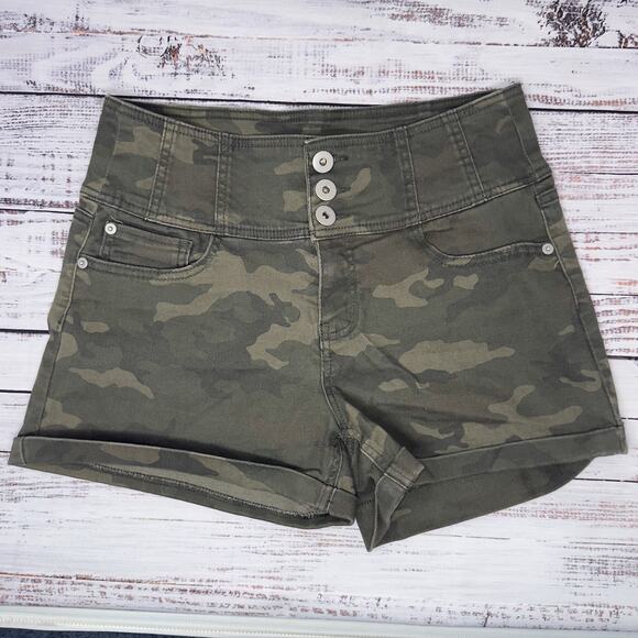 No Boundaries camouflage high rise shorts women’s size 11 - Picture 1 of 9